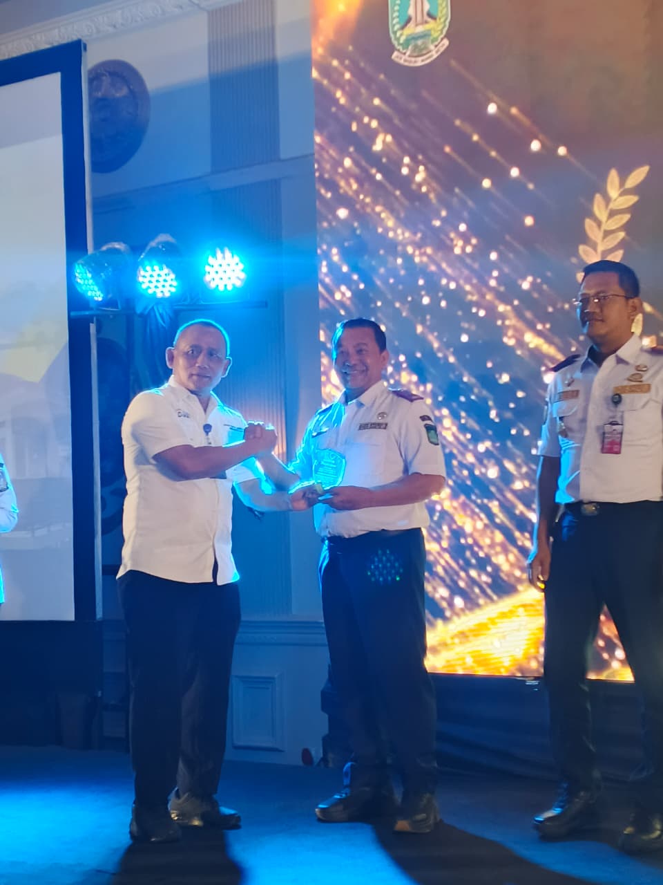 kereta 2.jpg